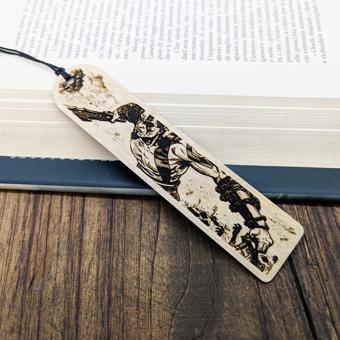 Segnalibro in legno Kratos, design inciso ispirato a God of War