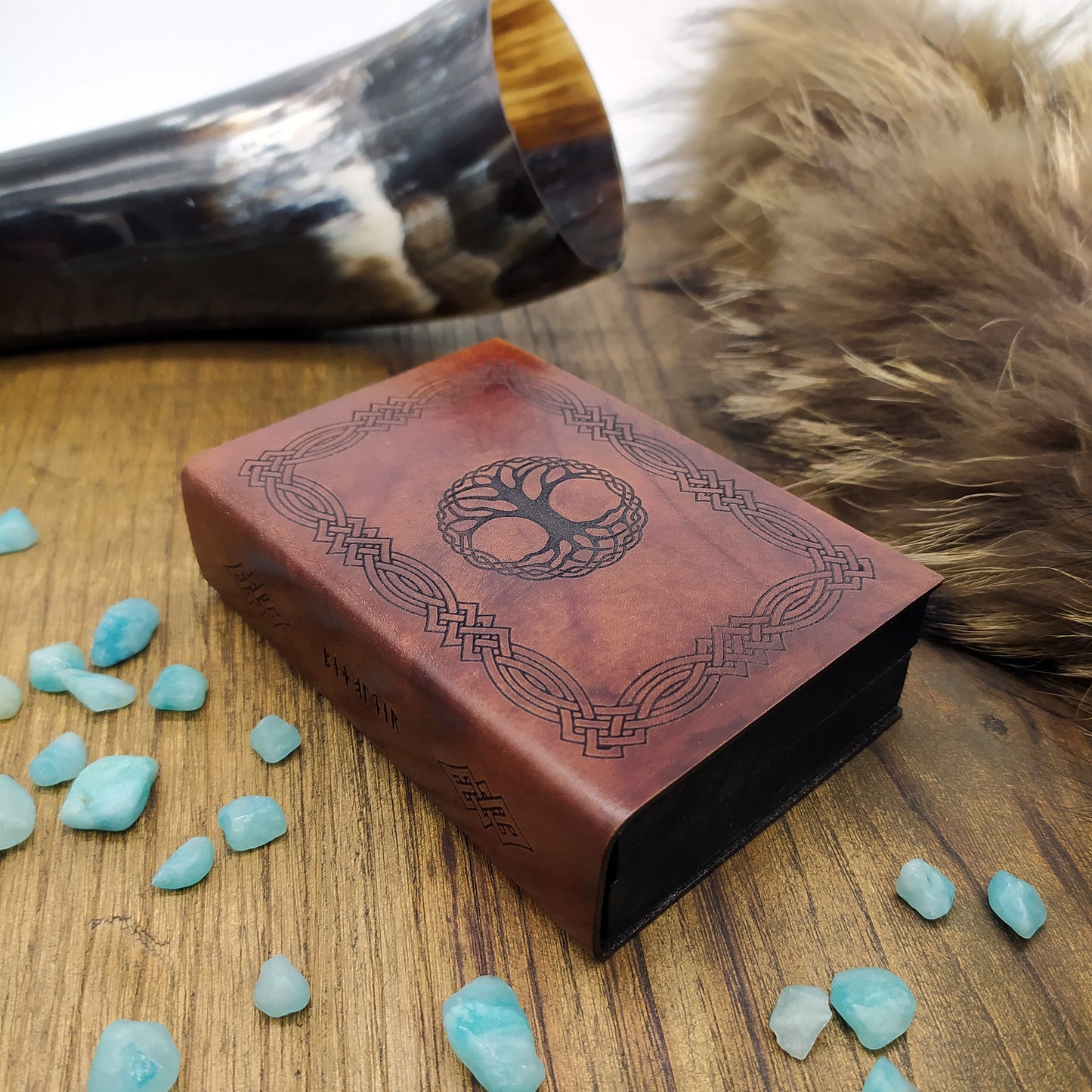 Cofanetto porta e lancia dadi in legno e pelle celtico albero vita Yggdrasil triskell - Wooden and leather dice box and tray celtic themed