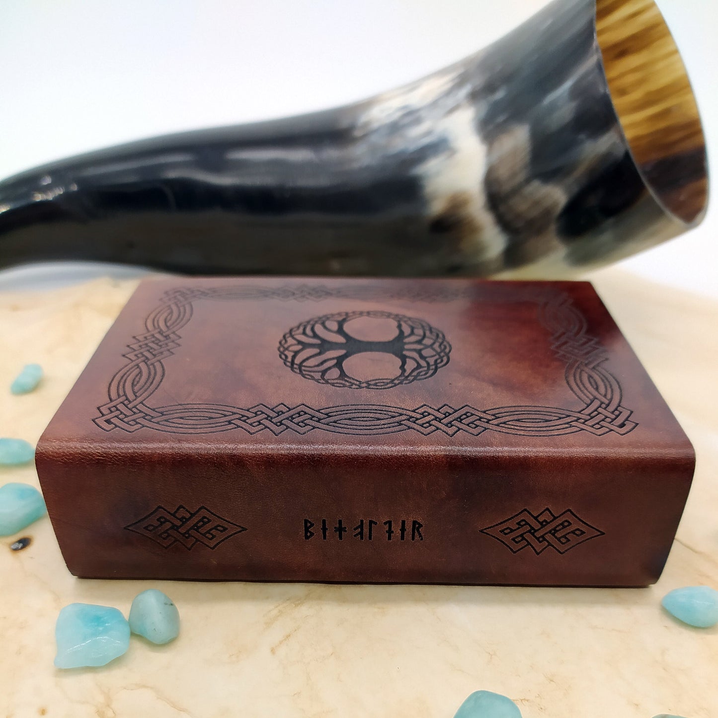 Cofanetto porta e lancia dadi in legno e pelle celtico albero vita Yggdrasil triskell - Wooden and leather dice box and tray celtic themed