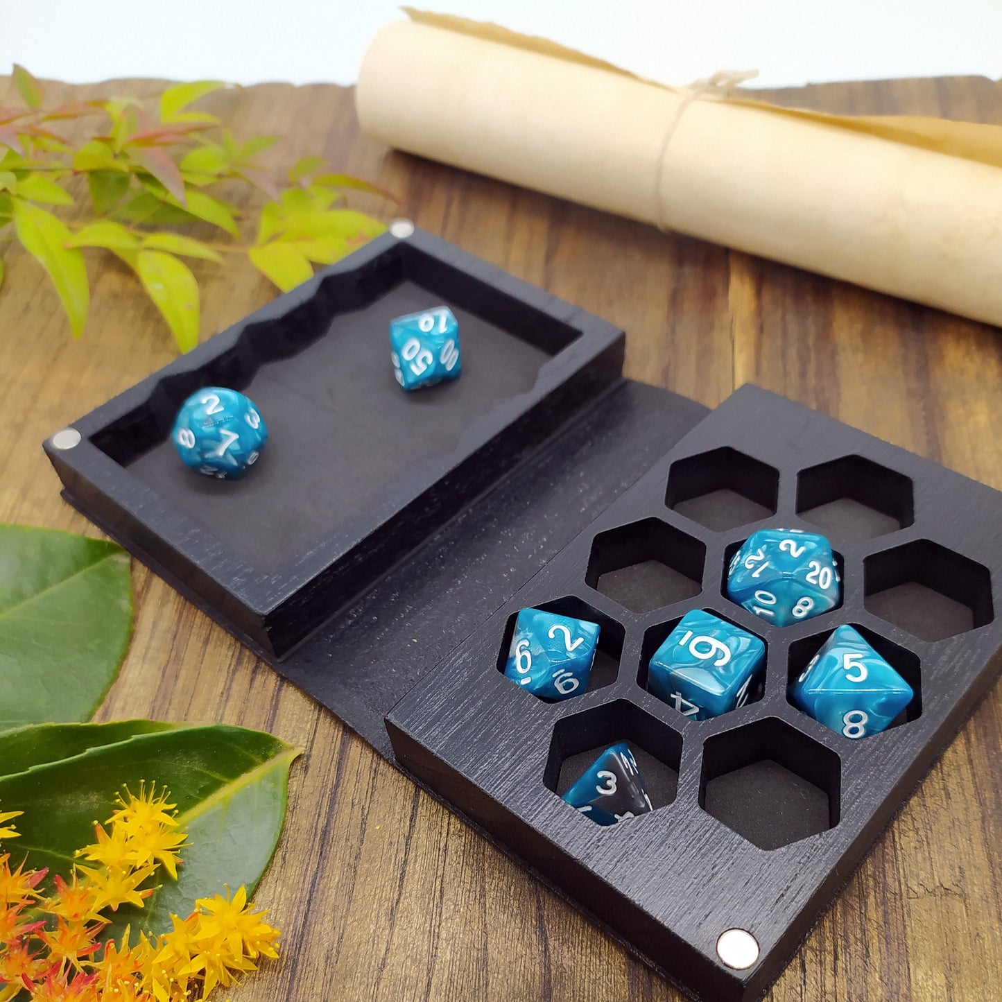 Cofanetto porta e lancia dadi in legno e pelle natura foglie elfico ranger druido - Wooden and leather dice box and tray leaves themed