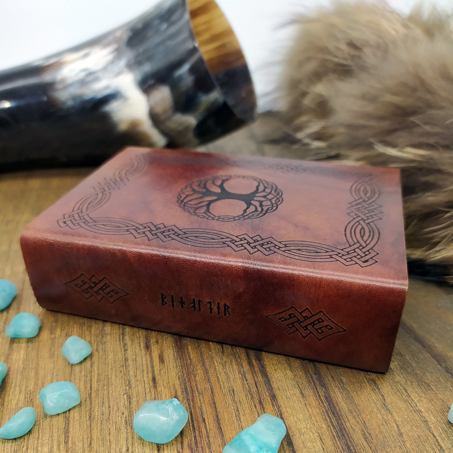 Cofanetto porta e lancia dadi in legno e pelle celtico albero vita Yggdrasil triskell - Wooden and leather dice box and tray celtic themed