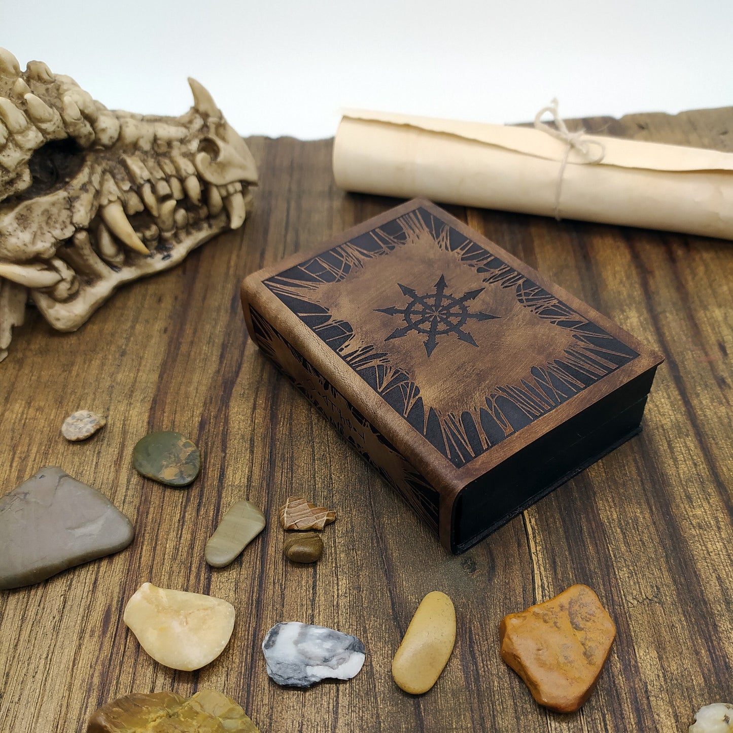 Cofanetto porta e lancia dadi in legno e pelle chaos warhammer demoni stella - Wooden and leather dice box and tray warhammer chaos themed
