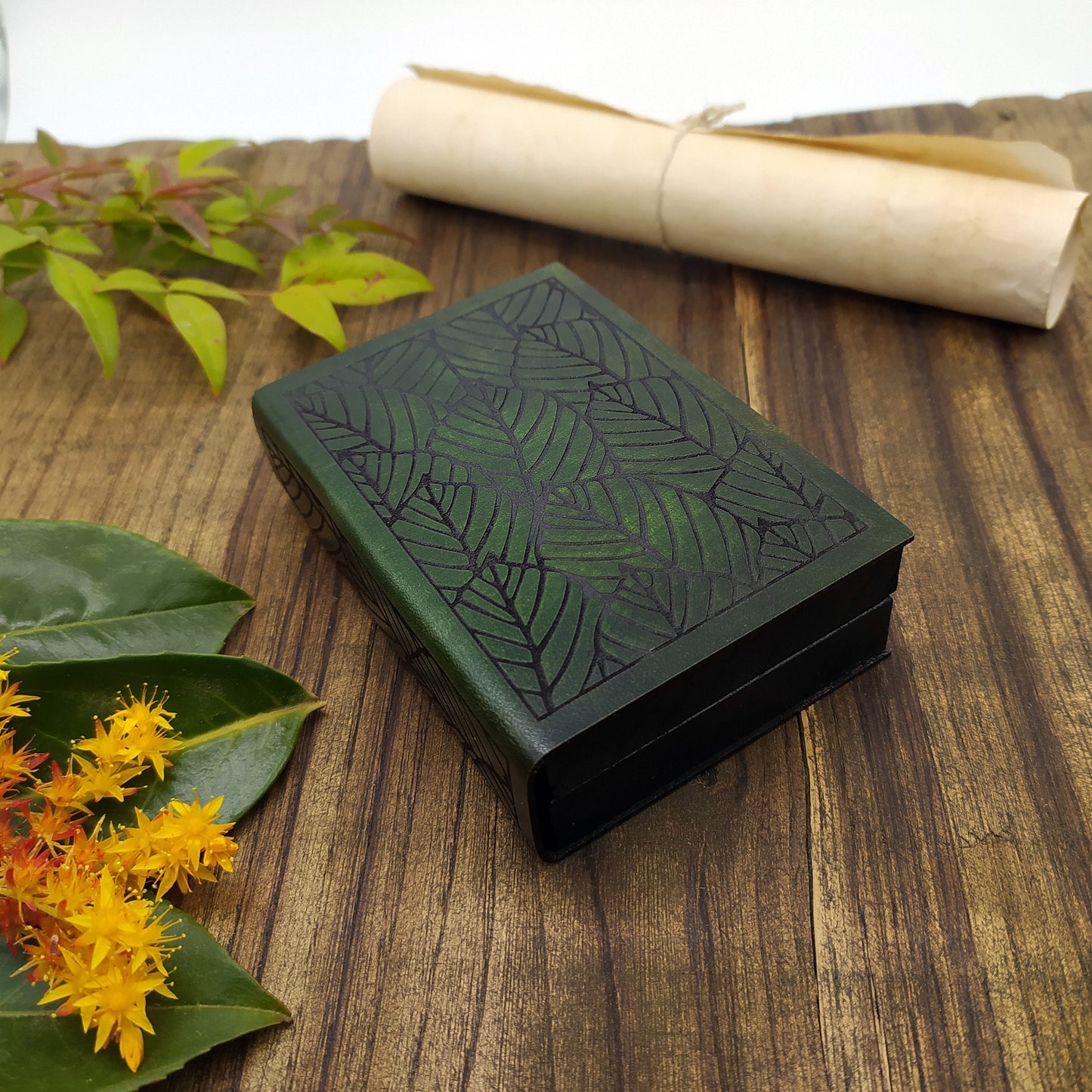 Cofanetto porta e lancia dadi in legno e pelle natura foglie elfico ranger druido - Wooden and leather dice box and tray leaves themed
