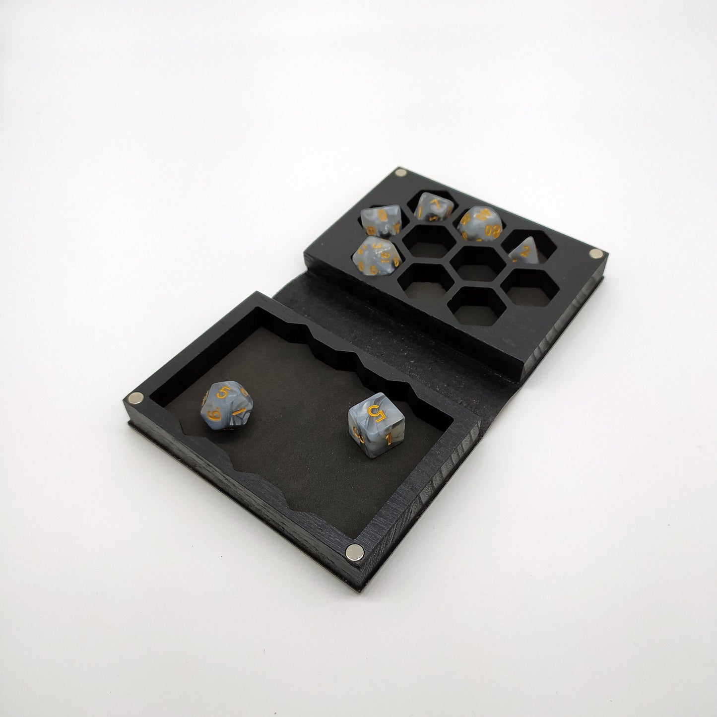 Cofanetto porta e lancia dadi in legno e vera pelle a tema Necronomicon - Wooden and leather dice box and tray Necronomicon themed