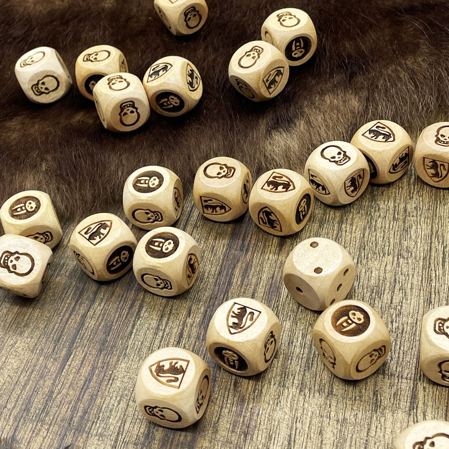 Dadi in legno per HeroQuest – Dadi combat e dadi movimento – Versione classica 1989 o nuova 2021