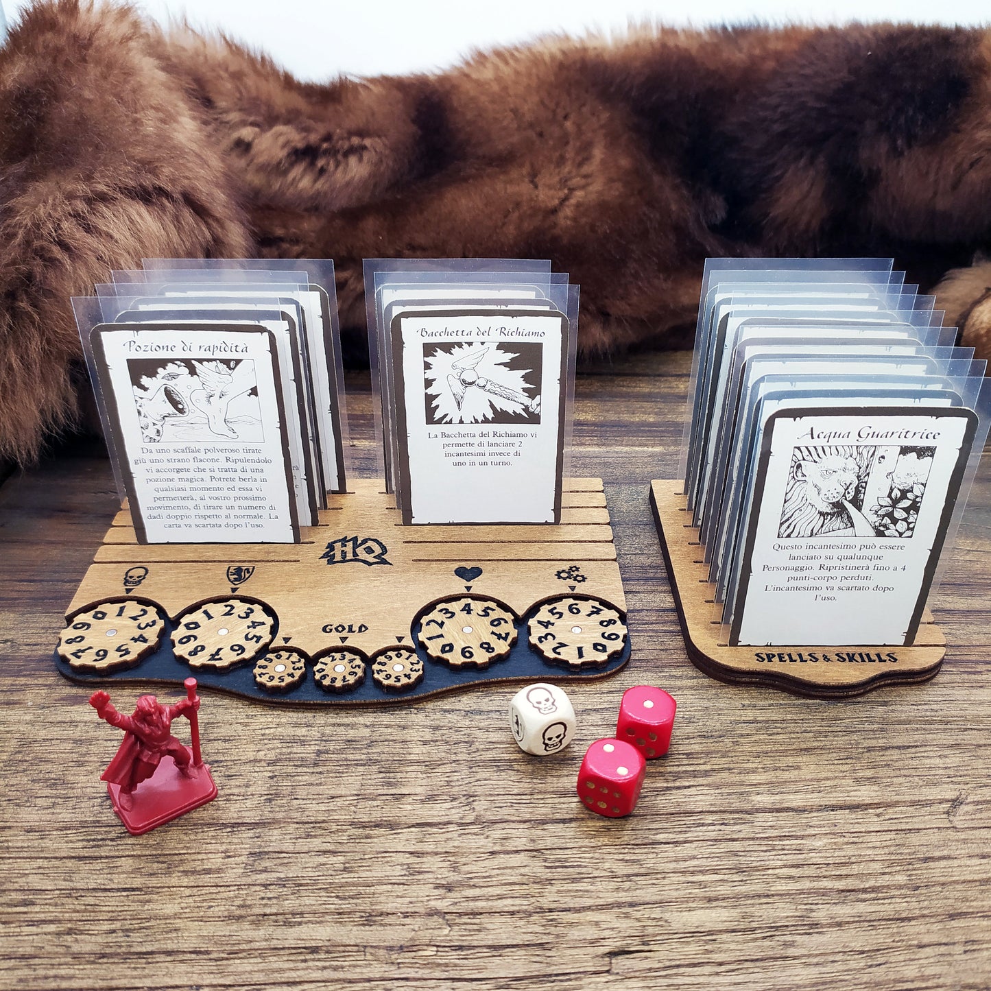 Dashboard Giocatore Heroquest in Legno, Porta Carte e Contatori Punti Corpo, Mente, Attacco, Difesa e Oro. Compatibile 1989 e 2021