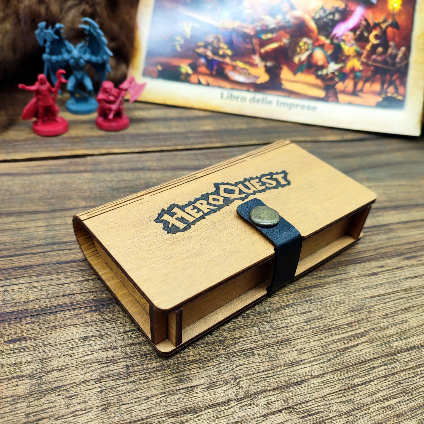 Heroquest Scatola porta dadi in legno con dadi da combattimento e movimento in legno versione 1989 o 2021. Scatola per dadi originali.