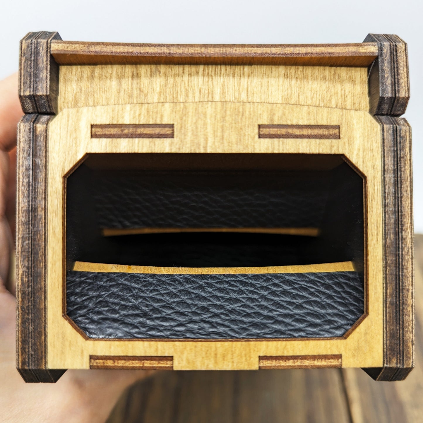 Heroquest torre lancia dadi in legno per dadi da combattimento e movimento, rivestita in vera pelle, richiudibile con chiusura magnetica