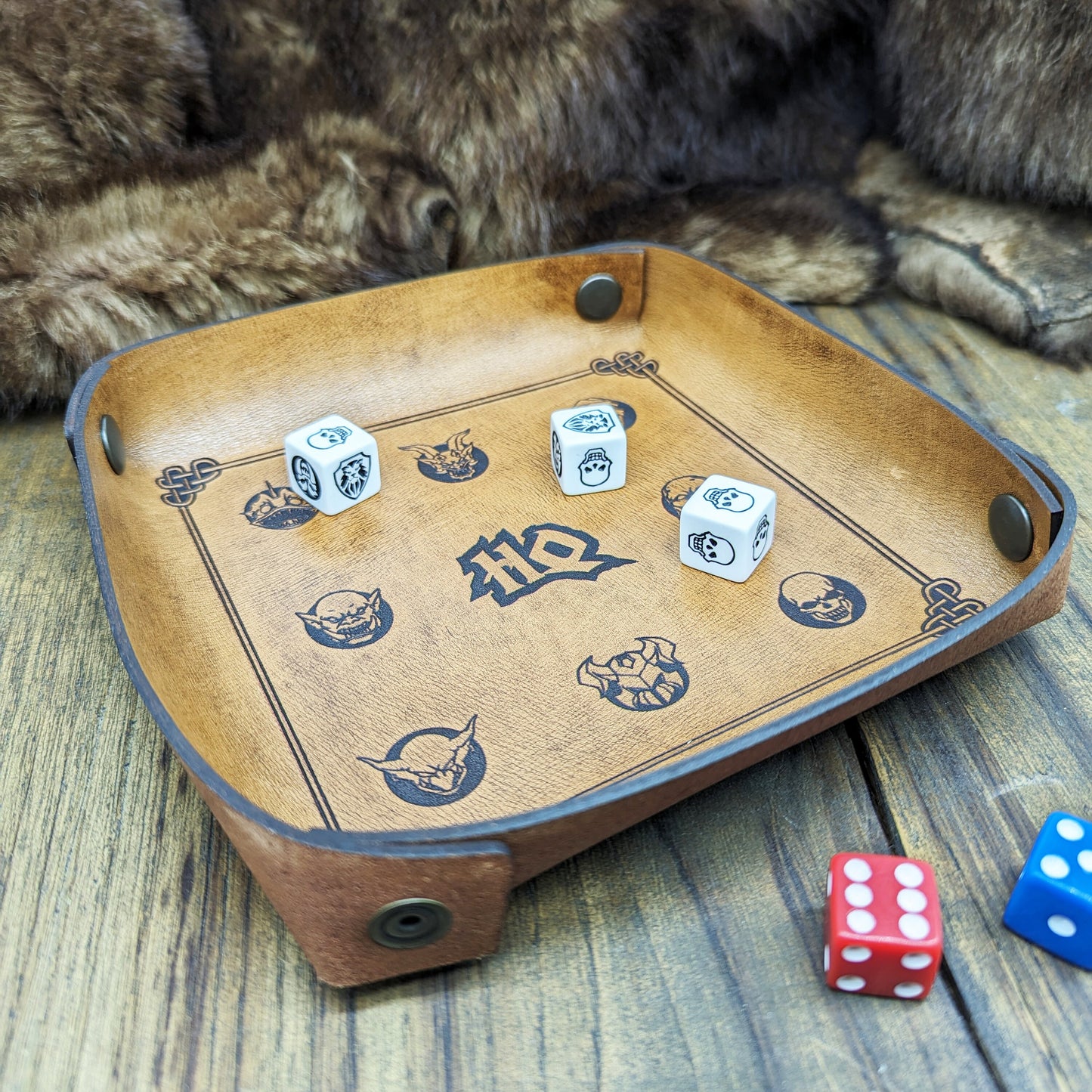 Vassoio Lancia Dadi in Pelle per HeroQuest – Portatile e Richiudibile, Effetto Invecchiato – Vera Pelle Toscana