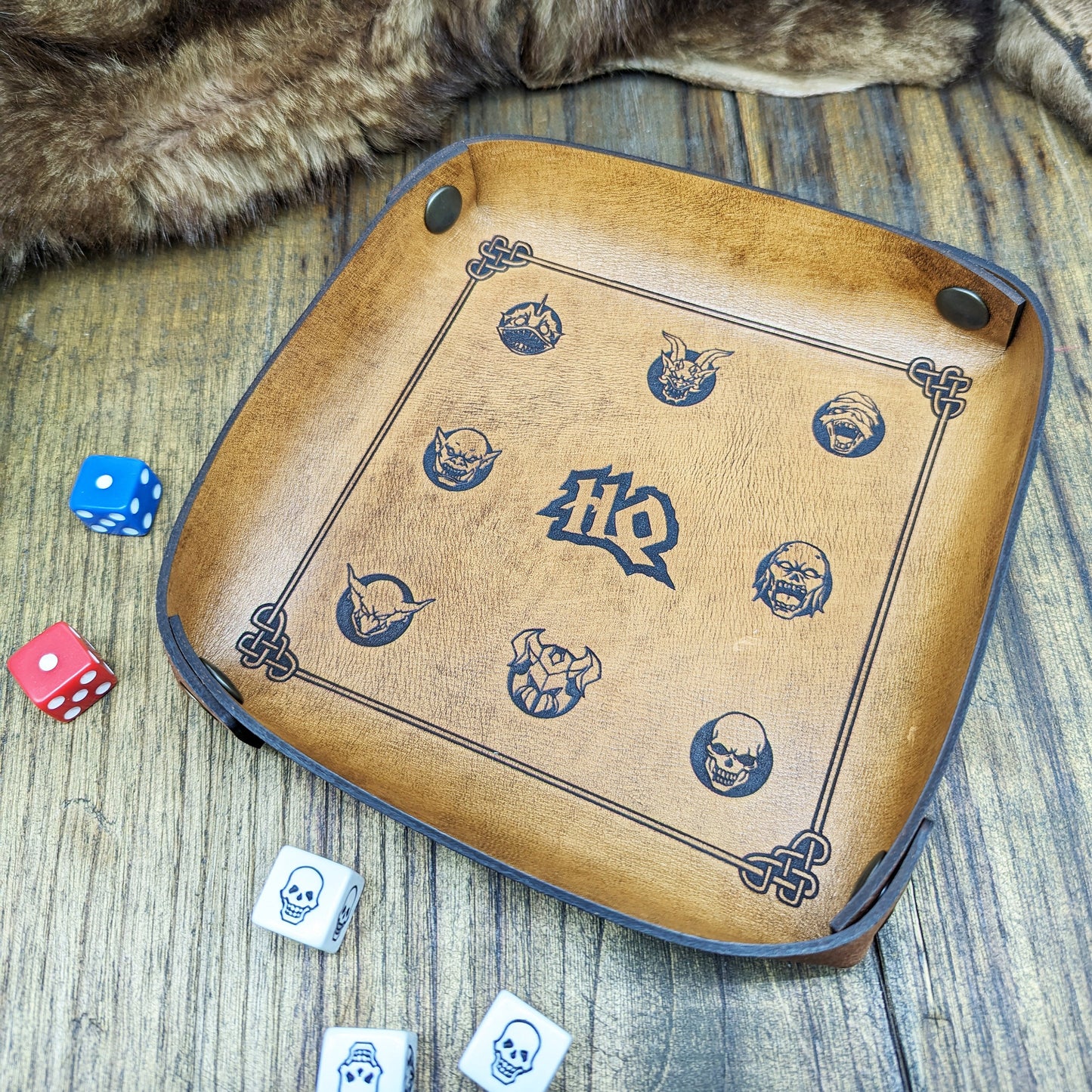 Vassoio Lancia Dadi in Pelle per HeroQuest – Portatile e Richiudibile, Effetto Invecchiato – Vera Pelle Toscana