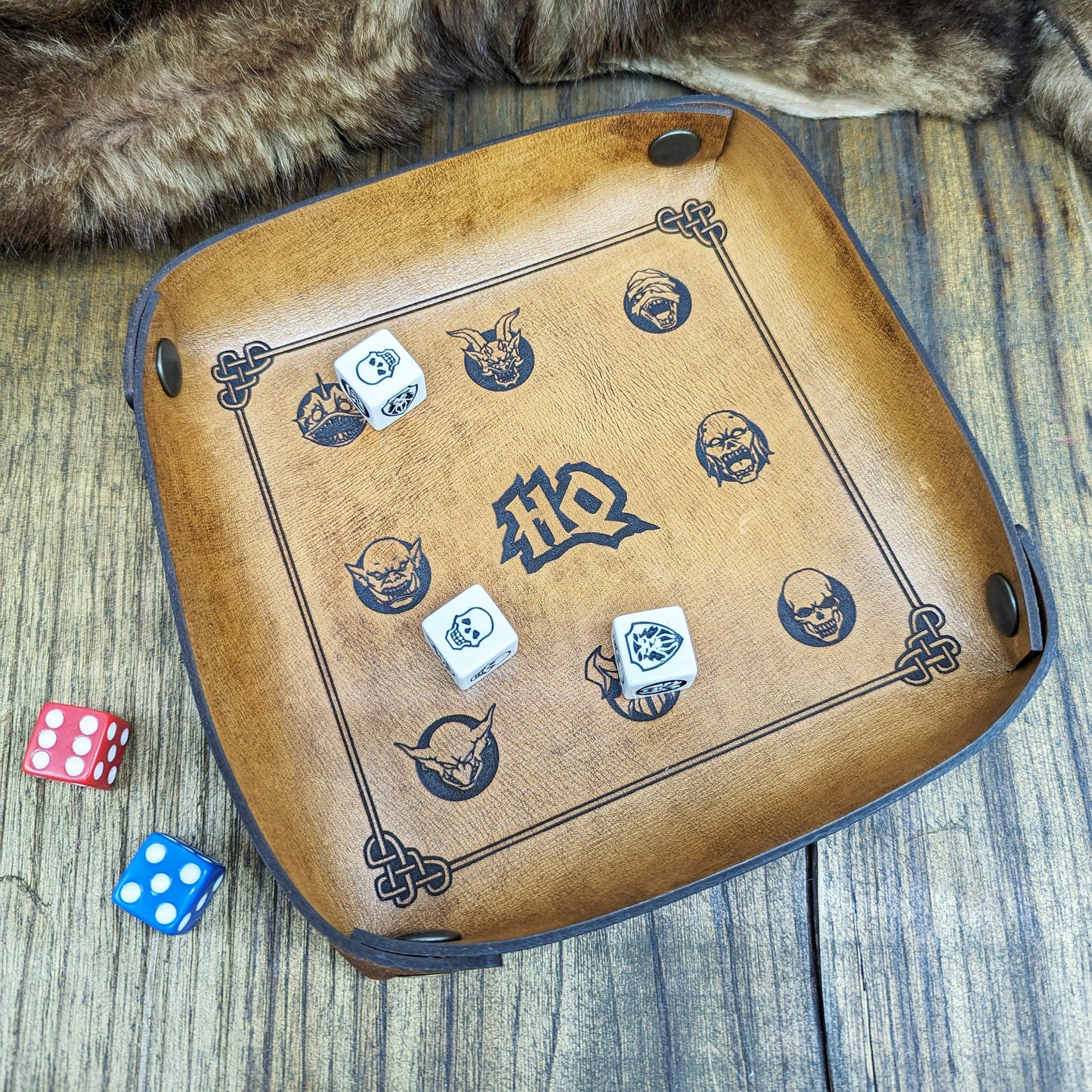 Vassoio Lancia Dadi in Pelle per HeroQuest – Portatile e Richiudibile, Effetto Invecchiato – Vera Pelle Toscana