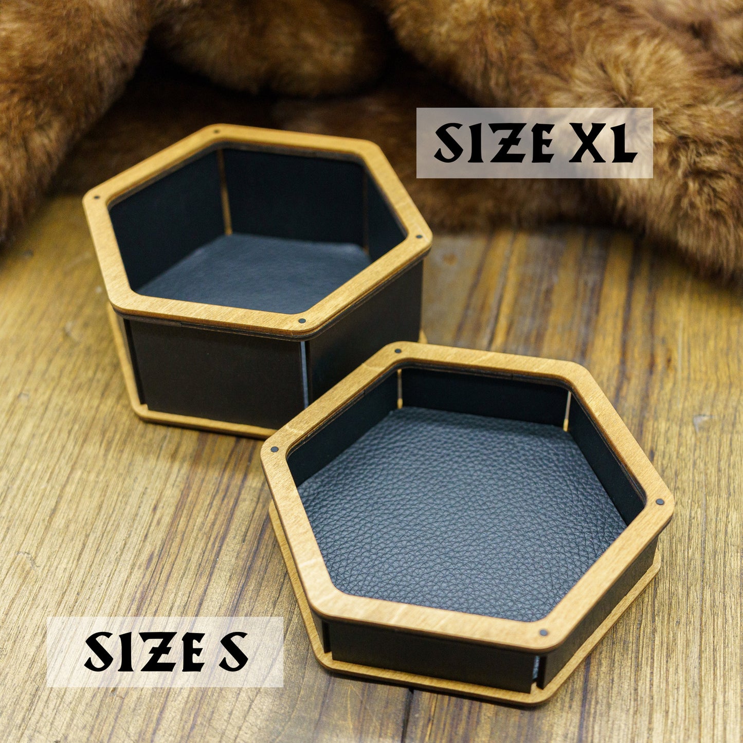 Scatola porta dadi HeroQuest in betulla e pelle vera – Vassoio lancia dadi con inserto in foam e chiusura magnetica – Taglia S o XL