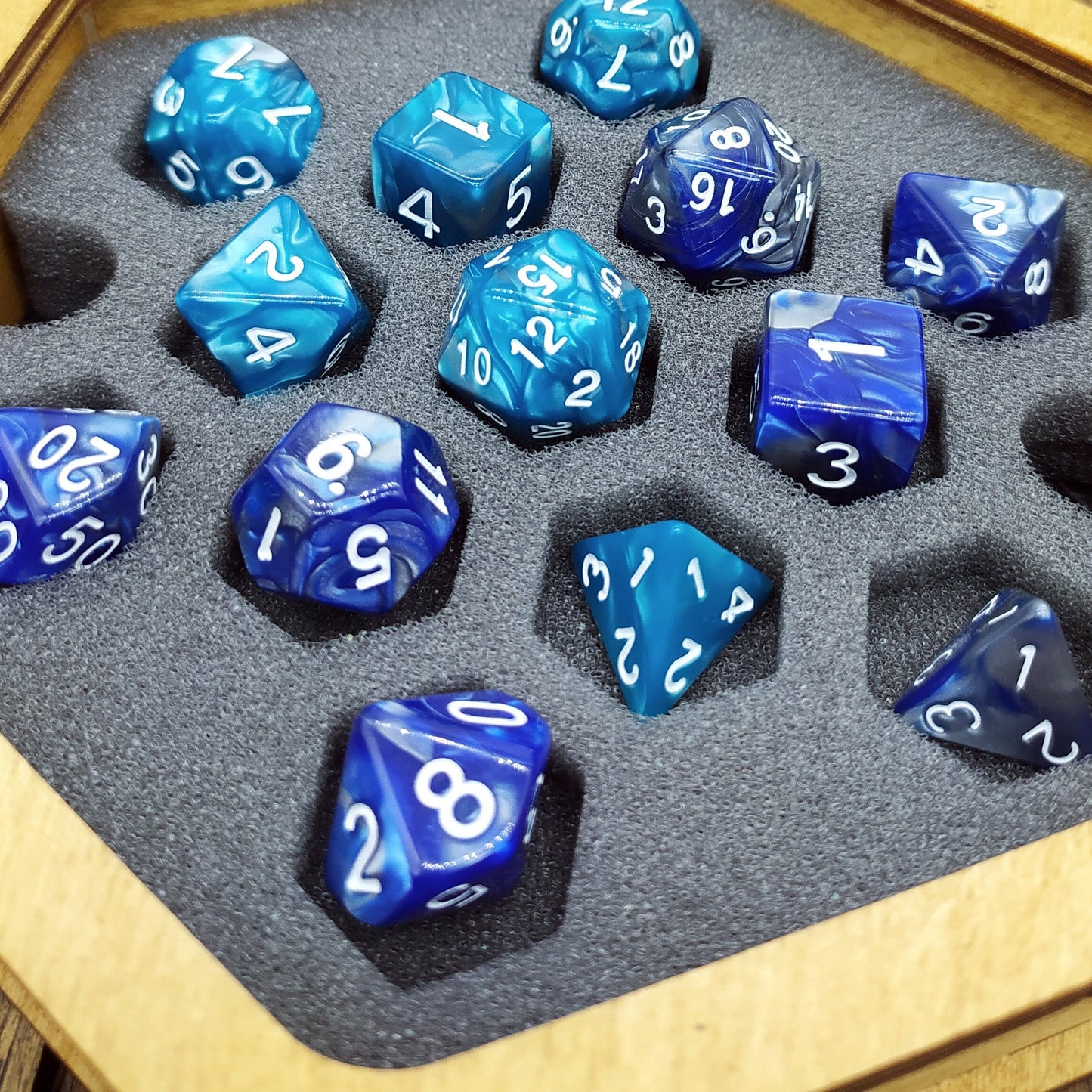 Scatola porta dadi e lancia dadi Drago Celtico - Scatola in legno con inserto in foam e coperchio magnetico, perfetta per DnD e wargame