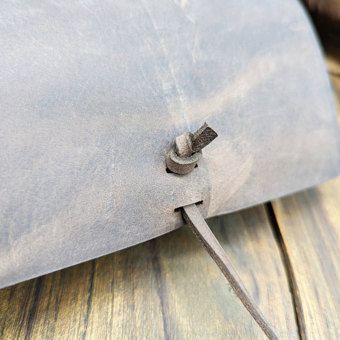 Pergamena Porta Dadi in Legno e Pelle per DnD e GdR – Custodia Dadi Portatile, Taglia S