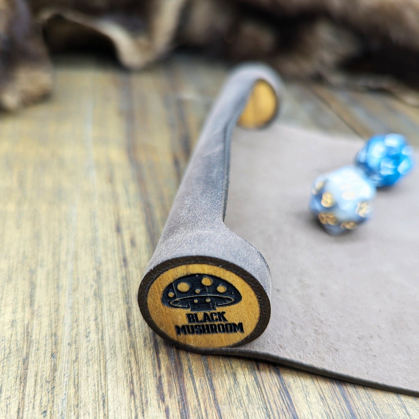 Pergamena Porta Dadi in Legno e Pelle per DnD e GdR – Custodia Dadi Portatile, Taglia S