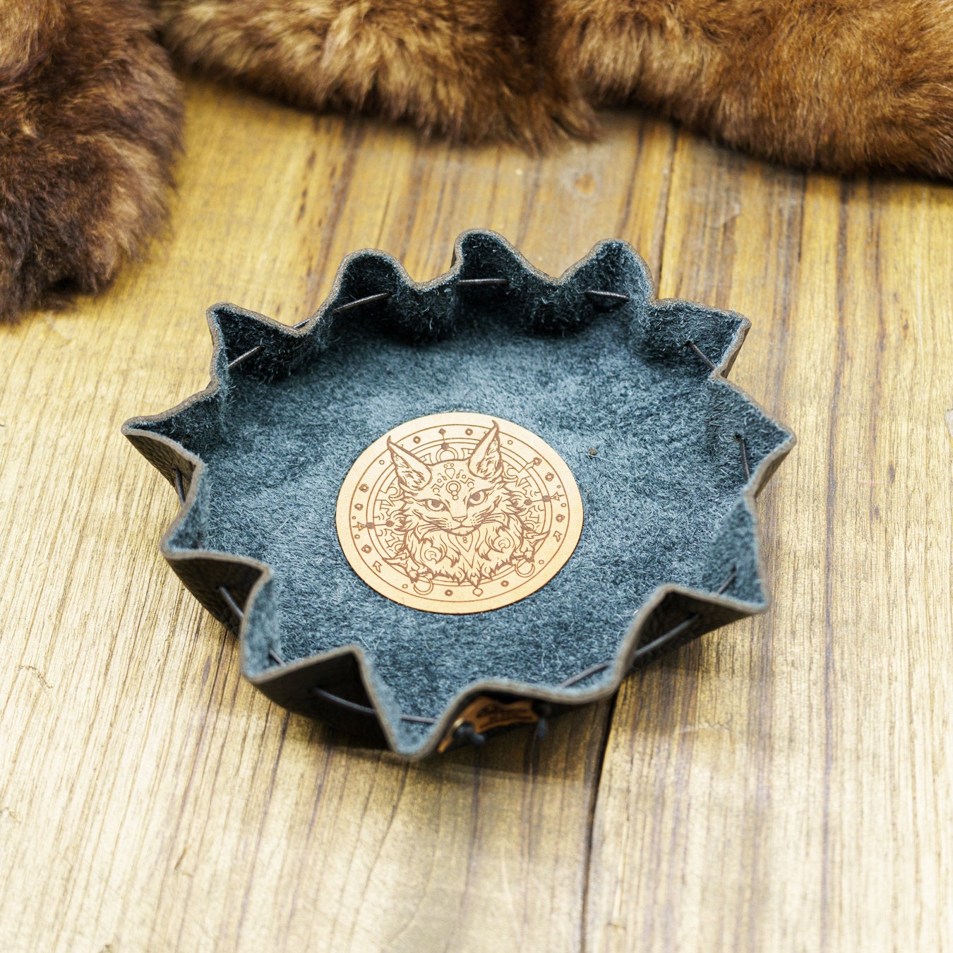 Borsa Porta Dadi e Lancia Dadi in Pelle con Emblema di Gatto Mistico - Vera Pelle Italiana adatto a Giochi di Ruolo, da Tavolo o Wargame