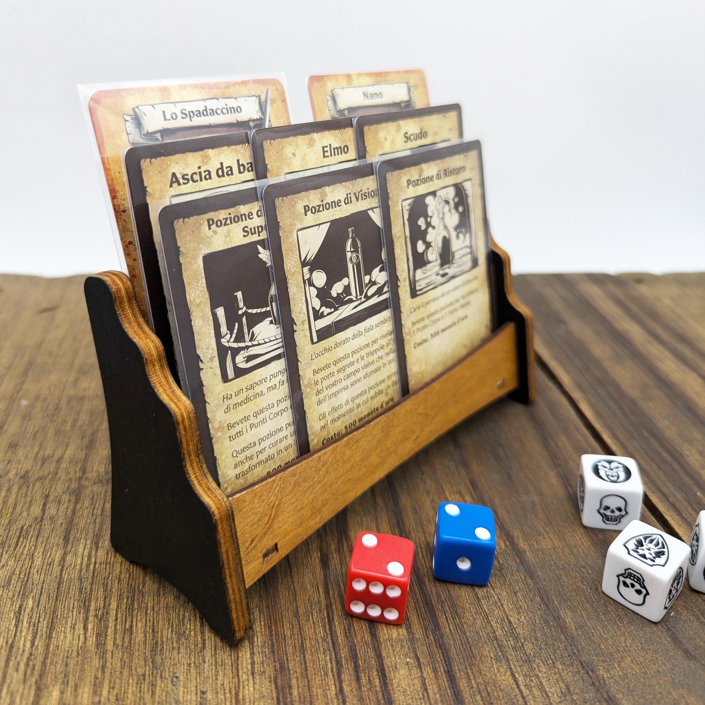 Porta Carte in Legno per Giochi da Tavolo – Supporto Universale a Tre Livelli – HeroQuest, Descent, Warhammer Quest, Dungeon Crawler
