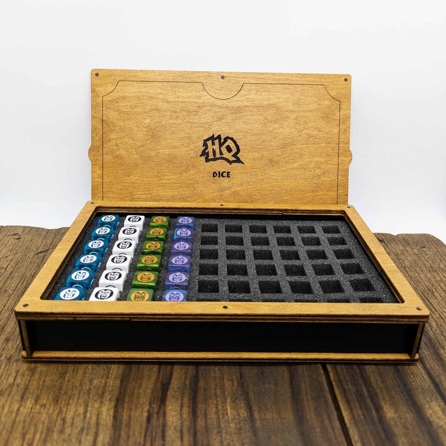 Scatola dadi in legno per HeroQuest – Contiene 60 o 80 dadi con vassoio – Porta dadi Combattimento e Power Dice con inserto in foam