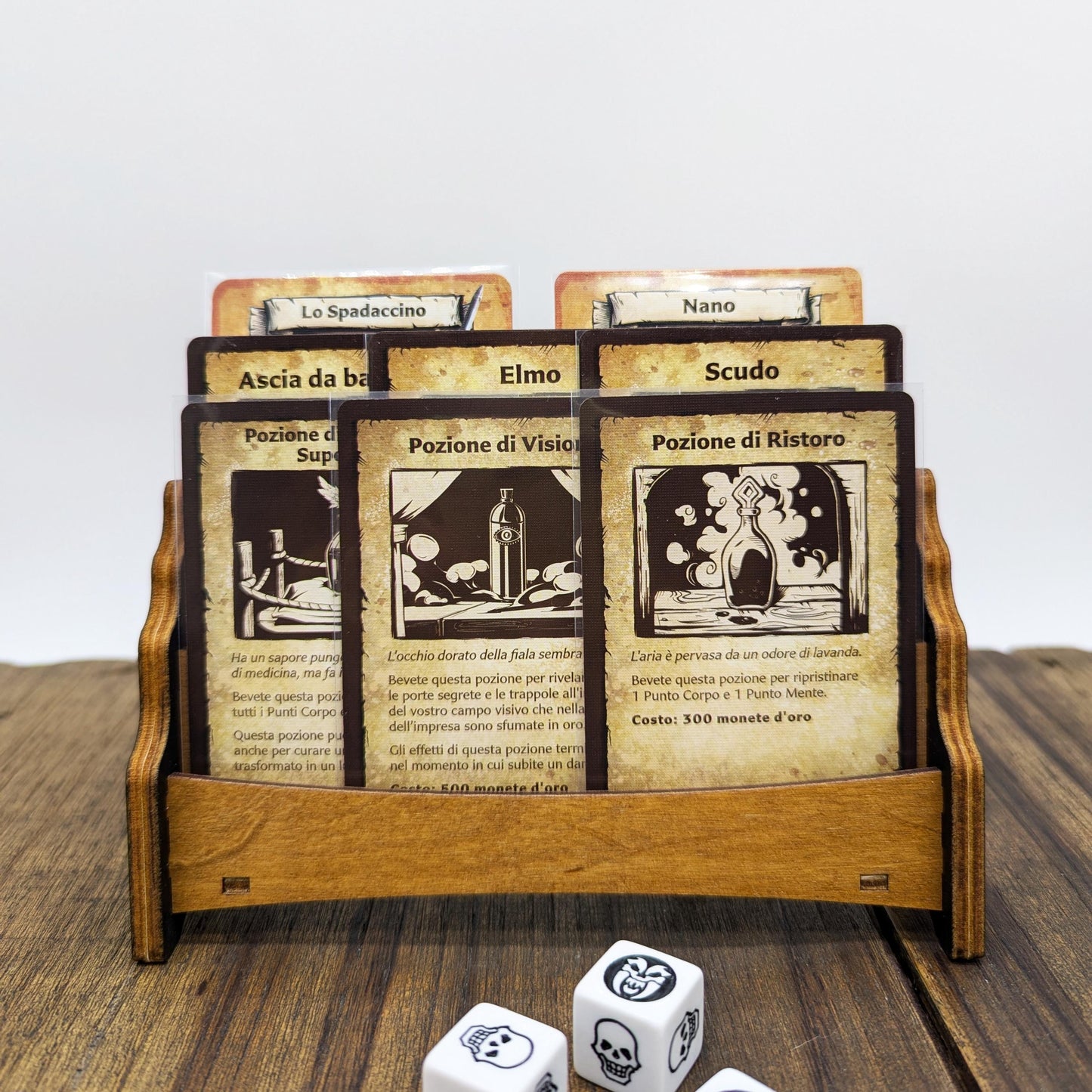 Porta Carte in Legno per Giochi da Tavolo – Supporto Universale a Tre Livelli – HeroQuest, Descent, Warhammer Quest, Dungeon Crawler