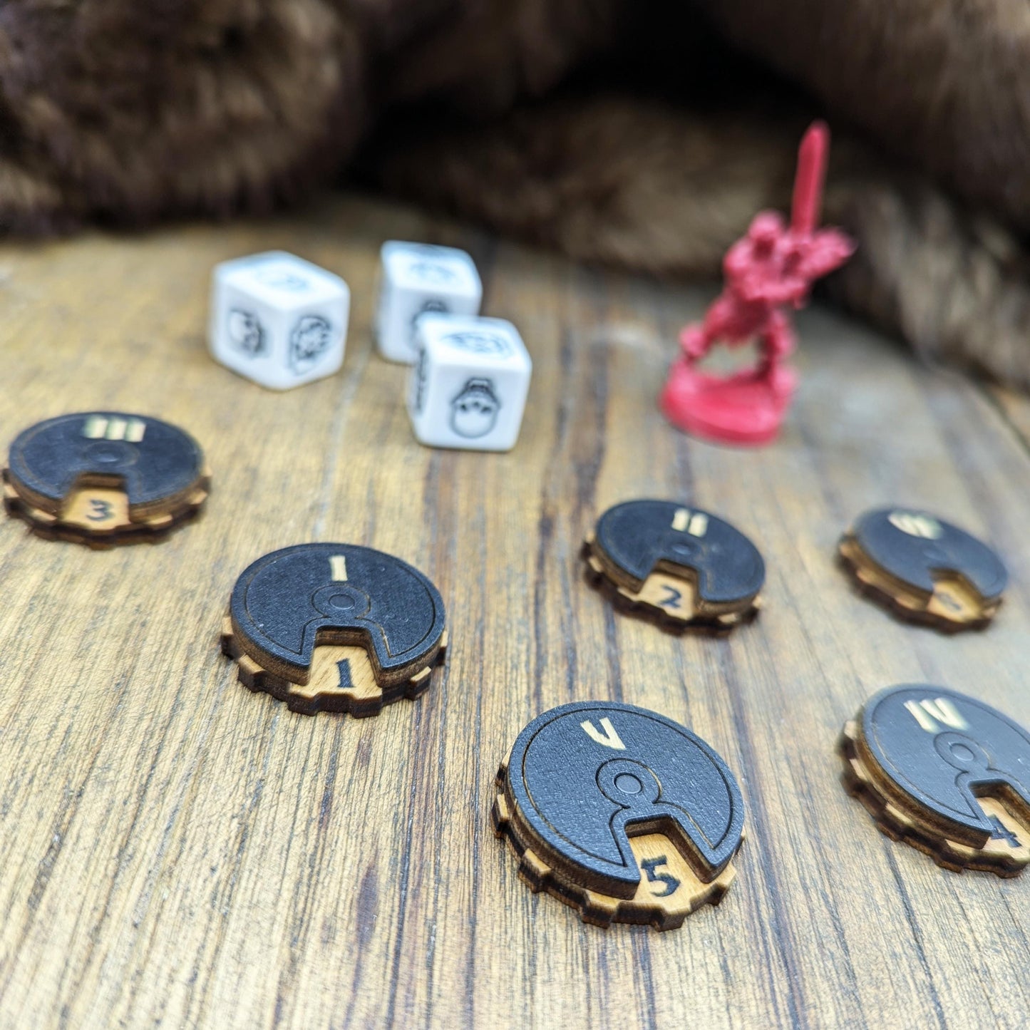 Heroquest Tracker magnetici in legno per tenere traccia dei punti corpo dei mostri, dei mercenari, dei personaggi. Disponibili con scatola.