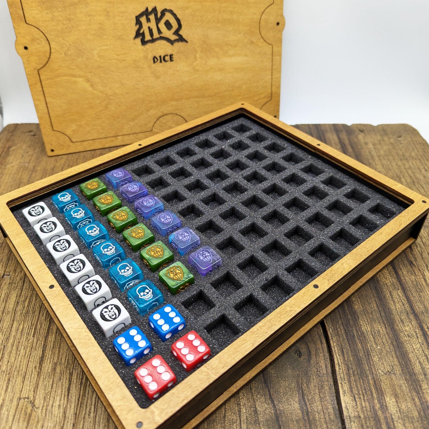 Scatola dadi in legno per HeroQuest – Contiene 60 o 80 dadi con vassoio – Porta dadi Combattimento e Power Dice con inserto in foam