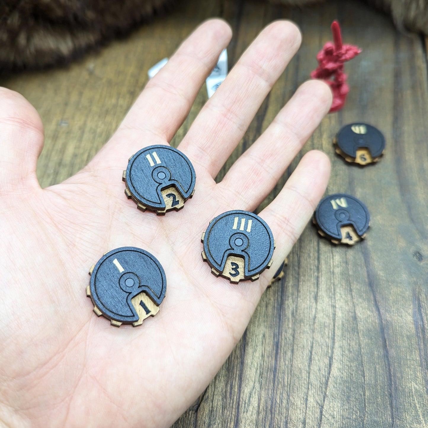 Heroquest Tracker magnetici in legno per tenere traccia dei punti corpo dei mostri, dei mercenari, dei personaggi. Disponibili con scatola.