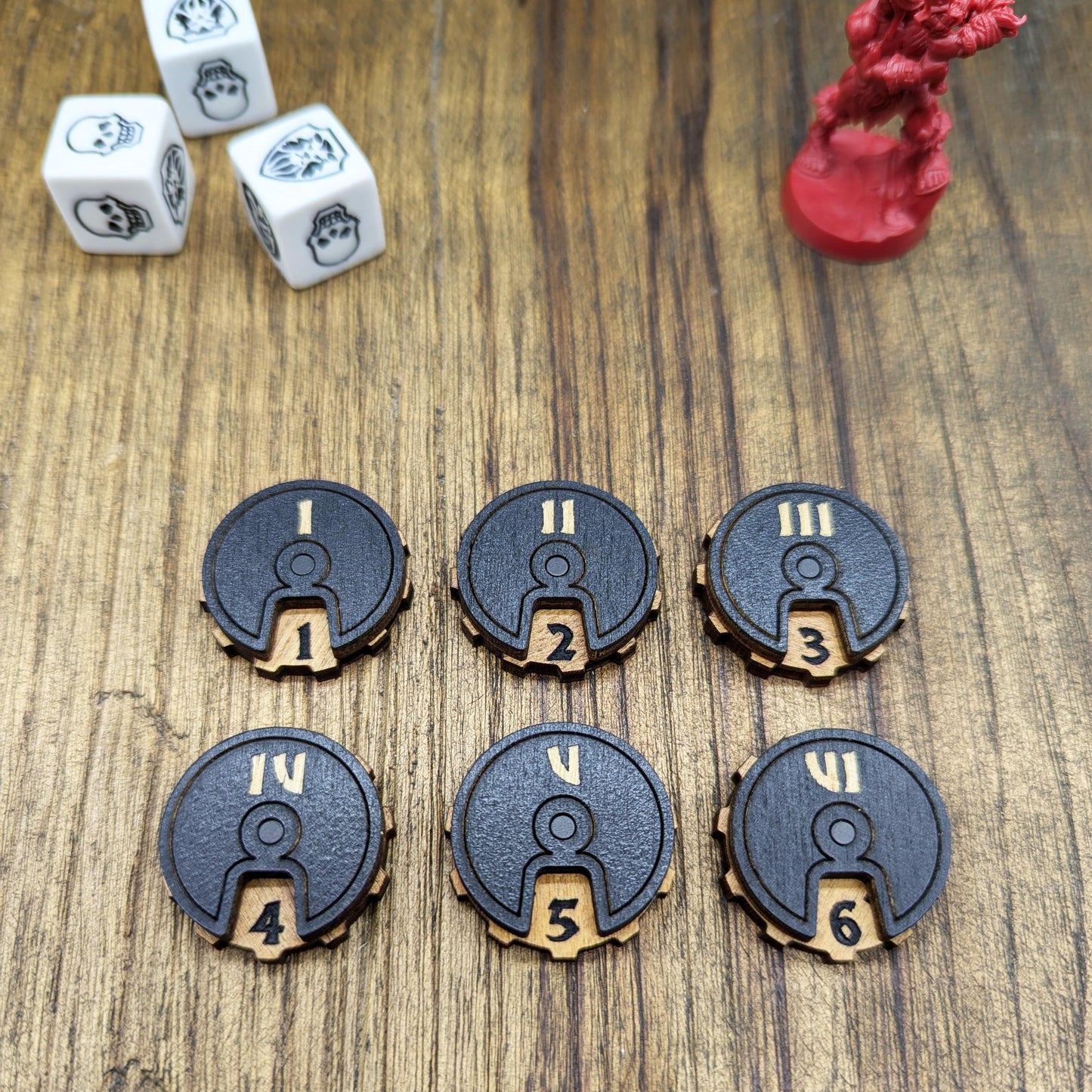 Heroquest Tracker magnetici in legno per tenere traccia dei punti corpo dei mostri, dei mercenari, dei personaggi. Disponibili con scatola.