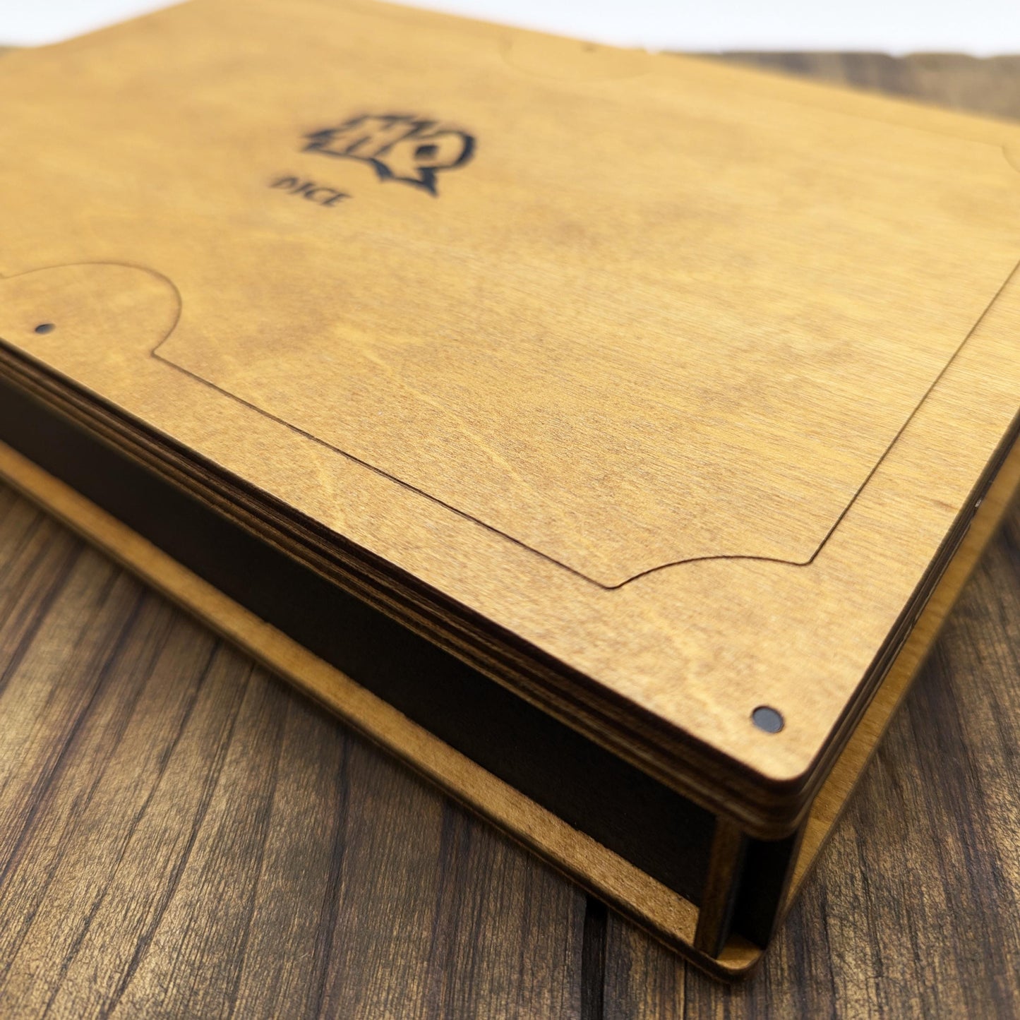 Scatola dadi in legno per HeroQuest – Contiene 60 o 80 dadi con vassoio – Porta dadi Combattimento e Power Dice con inserto in foam