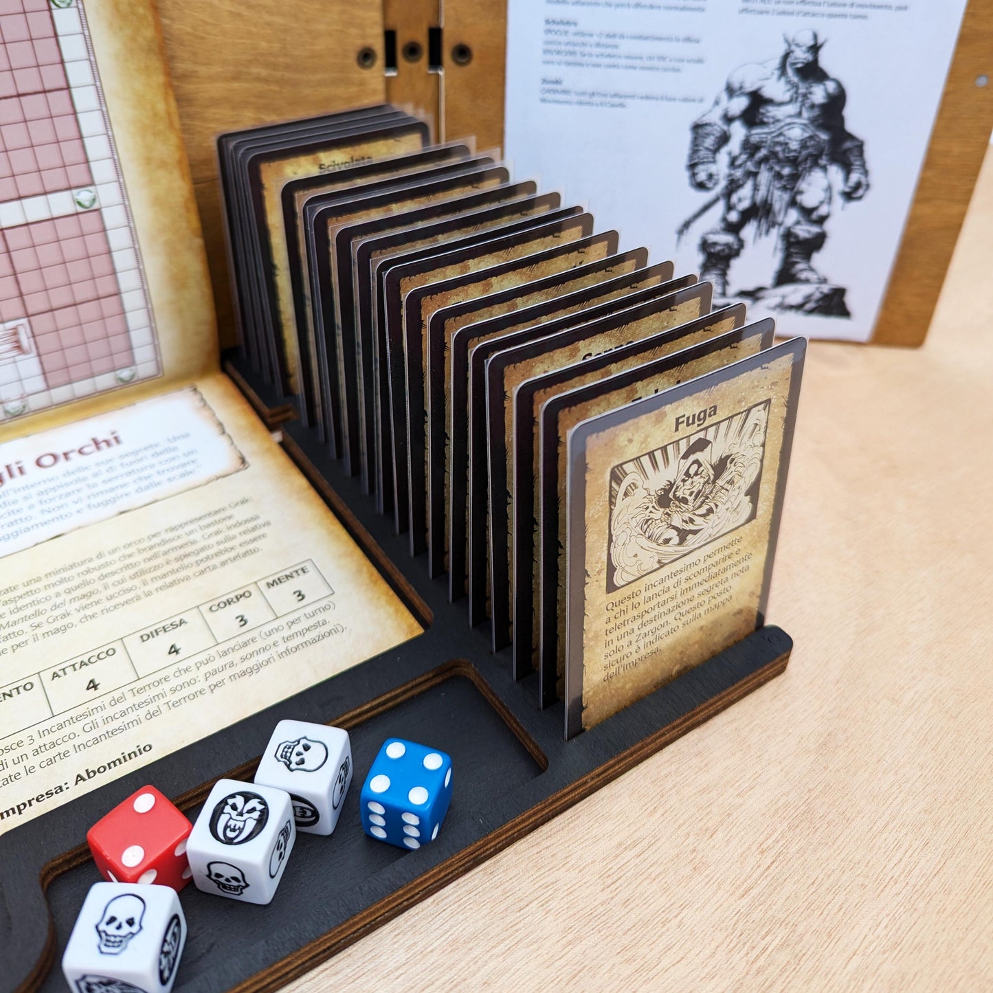 Schermo del Master HeroQuest in legno, versione Lite o Deluxe – Vassoio per carte, dadi, token, Questbook e tablet – Zargon Organizer