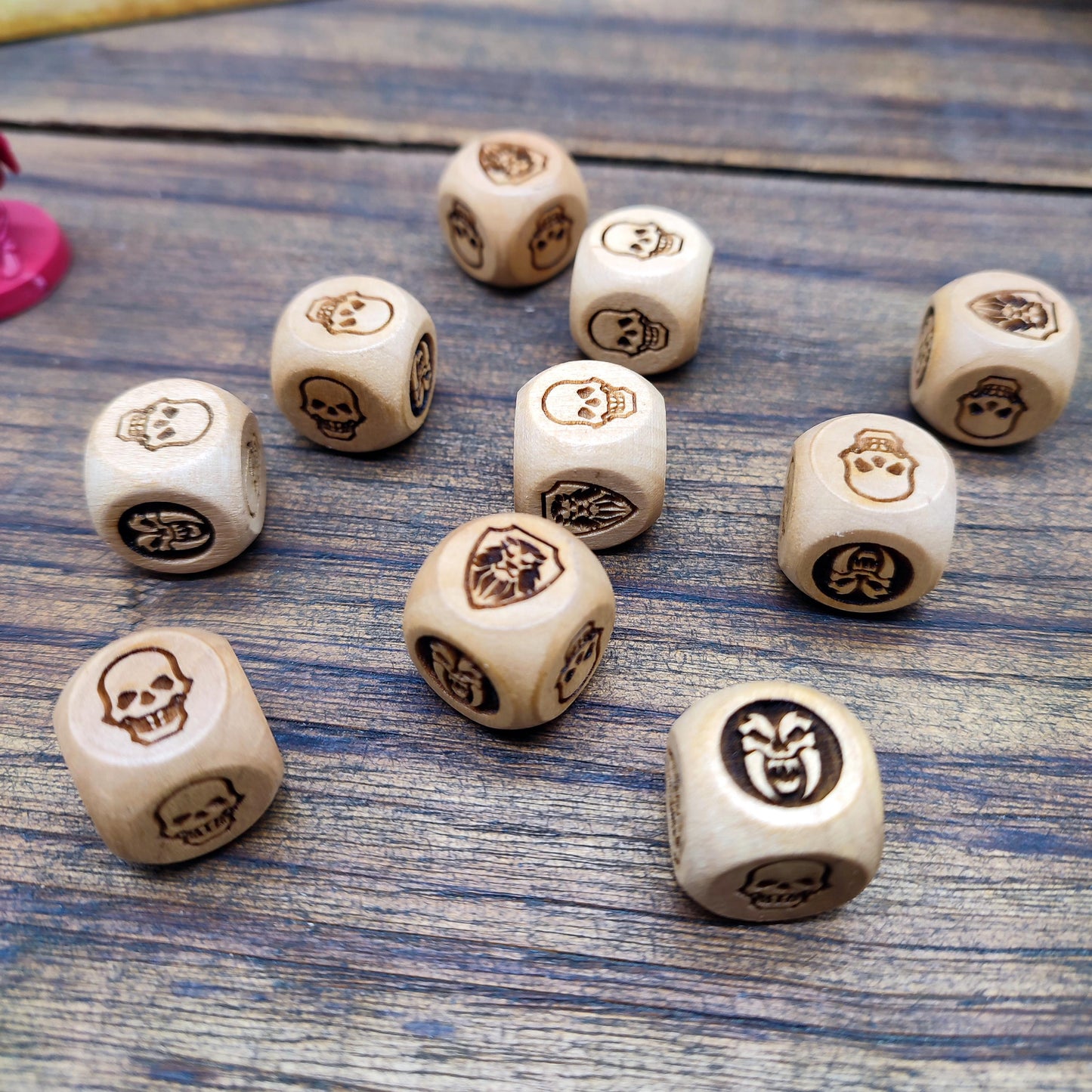 Dadi in legno per HeroQuest – Dadi combat e dadi movimento – Versione classica 1989 o nuova 2021