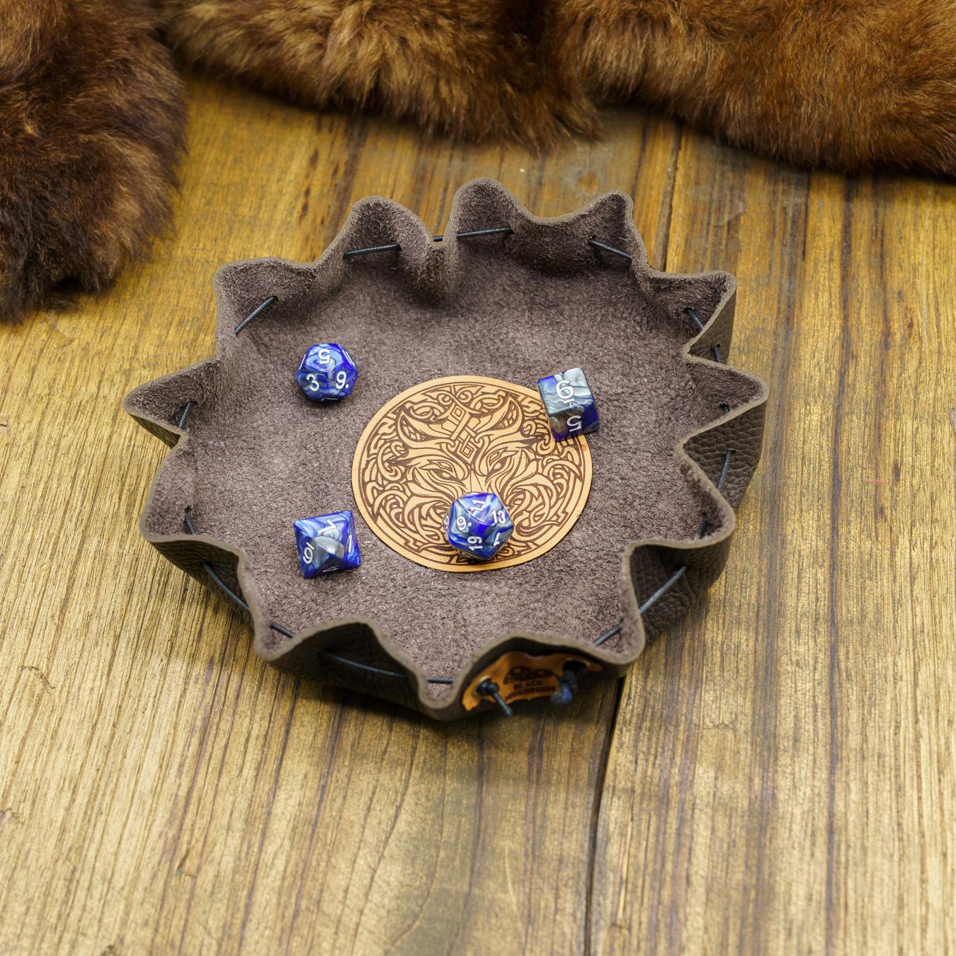 Sacca Porta Dadi e Vassoio in Pelle con Emblemi Tematici – Porta Dadi in Vera Pelle Italiana per Giochi da Tavolo e di Ruolo