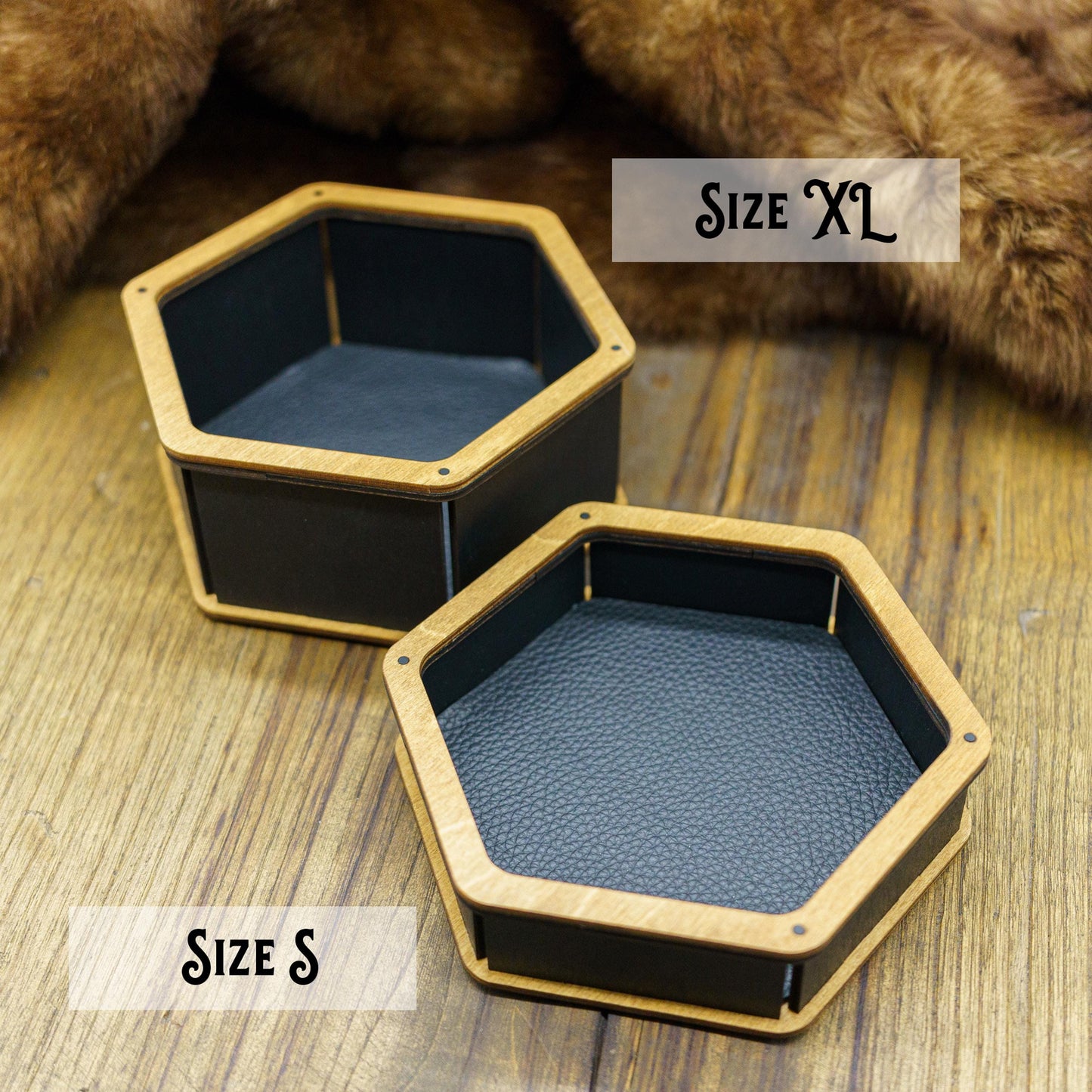 Porta Dadi in Legno e Vassoio con Inserto in Foam e Incisioni Tematiche – Lanciadadi Multi-Design per Giochi da Tavolo, GDR e Wargame