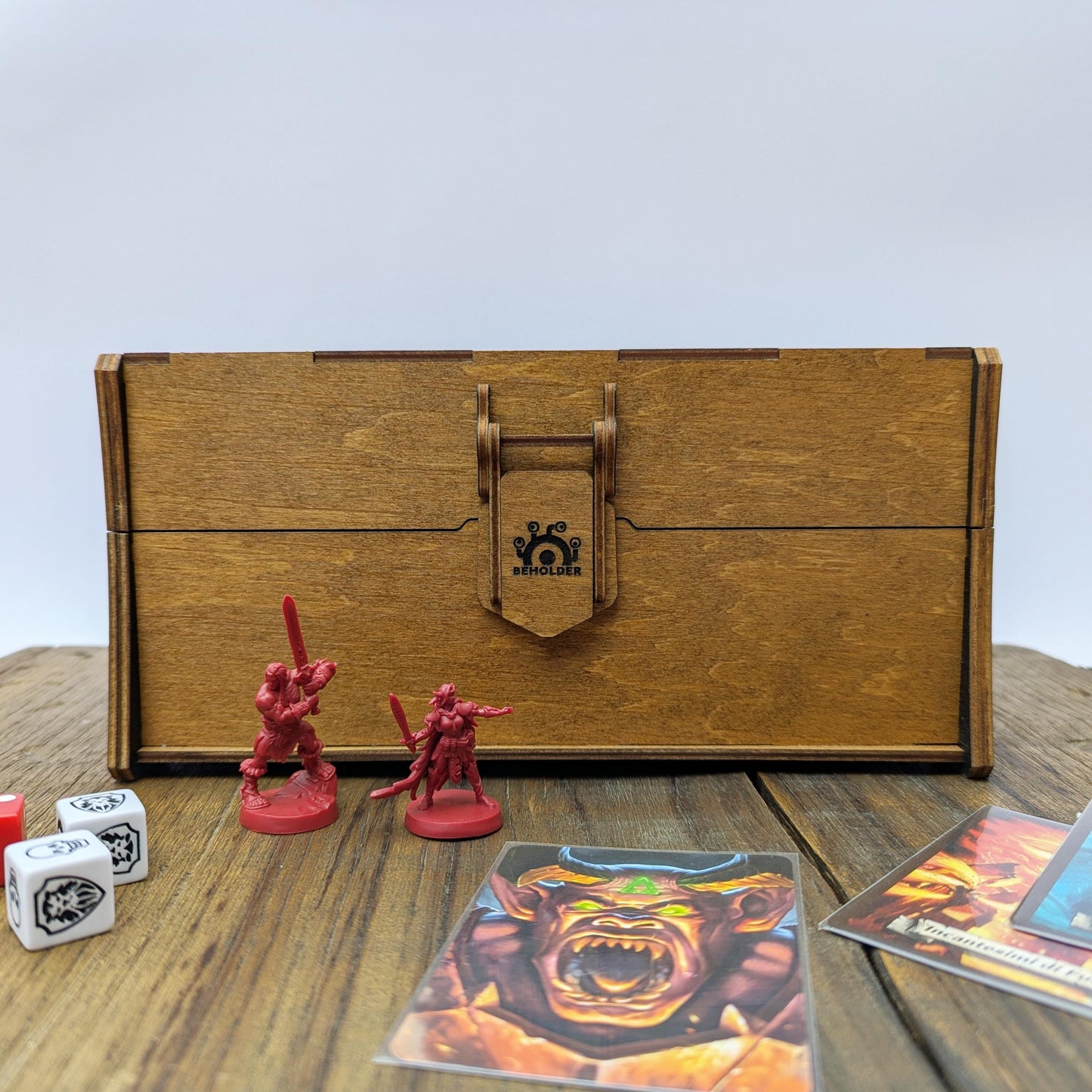 Scatola porta carte in legno per HeroQuest – Contiene 600+ carte con bustine, con divisori – Organizzatore carte HeroQuest