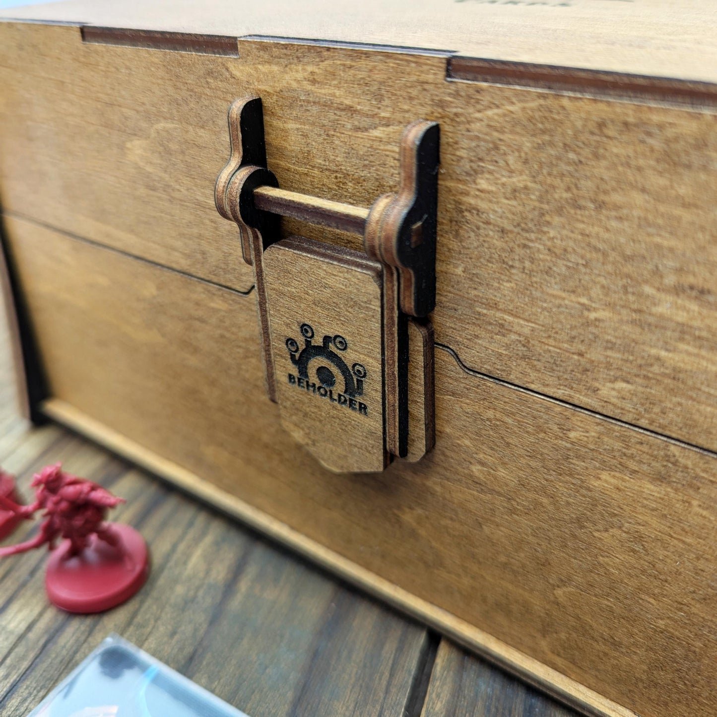 Scatola porta carte in legno per HeroQuest – Contiene 600+ carte con bustine, con divisori – Organizzatore carte HeroQuest