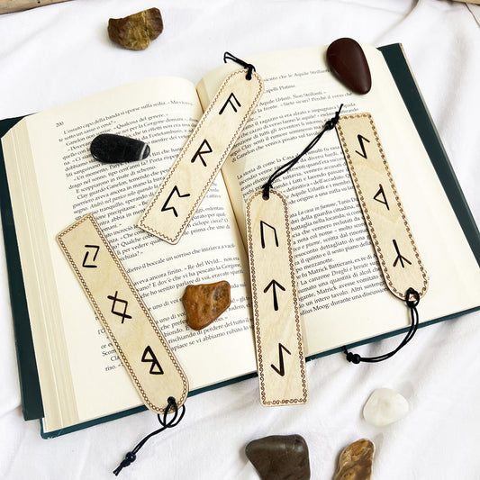 Set di segnalibri con rune vichinghe – 4 segnalibri in legno con simboli norreni – Forza, Protezione, Rinnovamento, Intuizione Spirituale