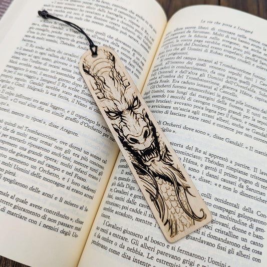 Segnalibro in legno con drago – Incisione fantasy per amanti dei libri e delle storie epiche – Idea regalo per lettori e giocatori di ruolo
