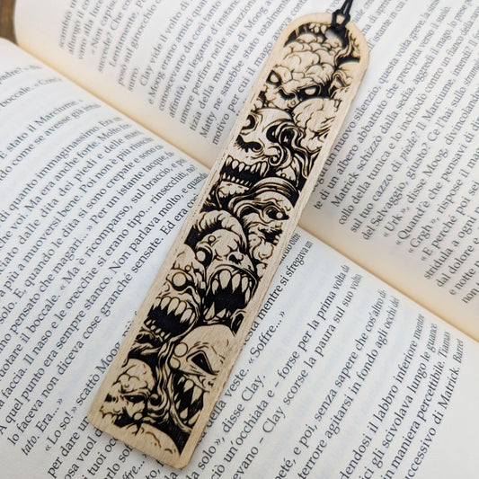 Segnalibro in legno raffigurante una texture di mostri – Regalo fantasy horror per lettori e giocatori di ruolo – Design grimdark