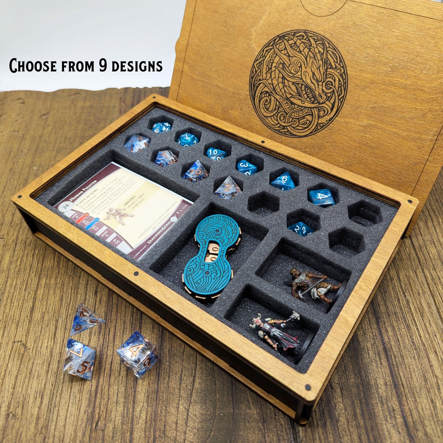 Kit dell'Avventuriero in legno con Inserto in Foam per Miniature, Carte, Dadi, Schede, Varie. Scatola portatile per DnD, Giochi di Ruolo