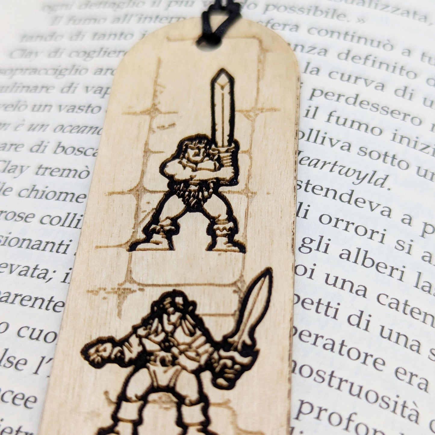 Segnalibro in legno ispirato a HeroQuest – Personaggi 1989 – Accessorio per lettori e collezionisti – Barbaro, Nano, Elfo, Mago