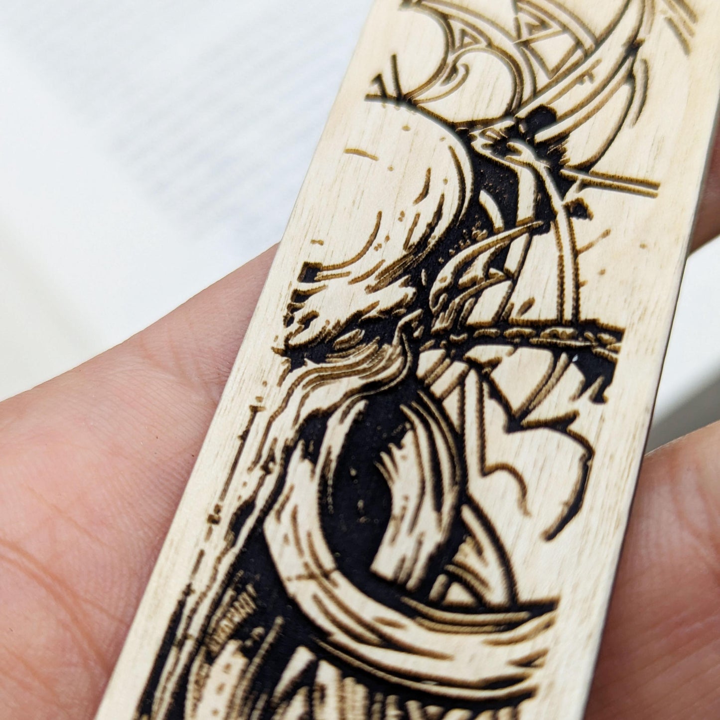 Segnalibro in legno raffigurante il Grande Antico Cthulhu – Regalo per lettori fantasy, horror, giocatori di ruolo e fan di H.P. Lovecraft