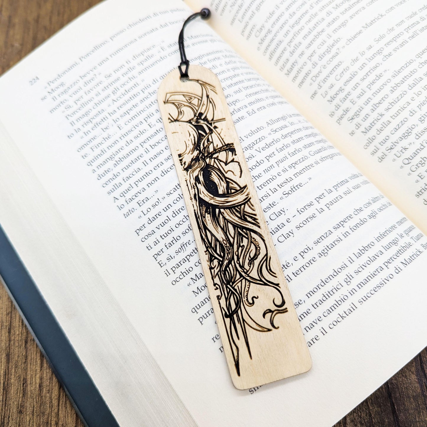 Segnalibro in legno raffigurante il Grande Antico Cthulhu – Regalo per lettori fantasy, horror, giocatori di ruolo e fan di H.P. Lovecraft