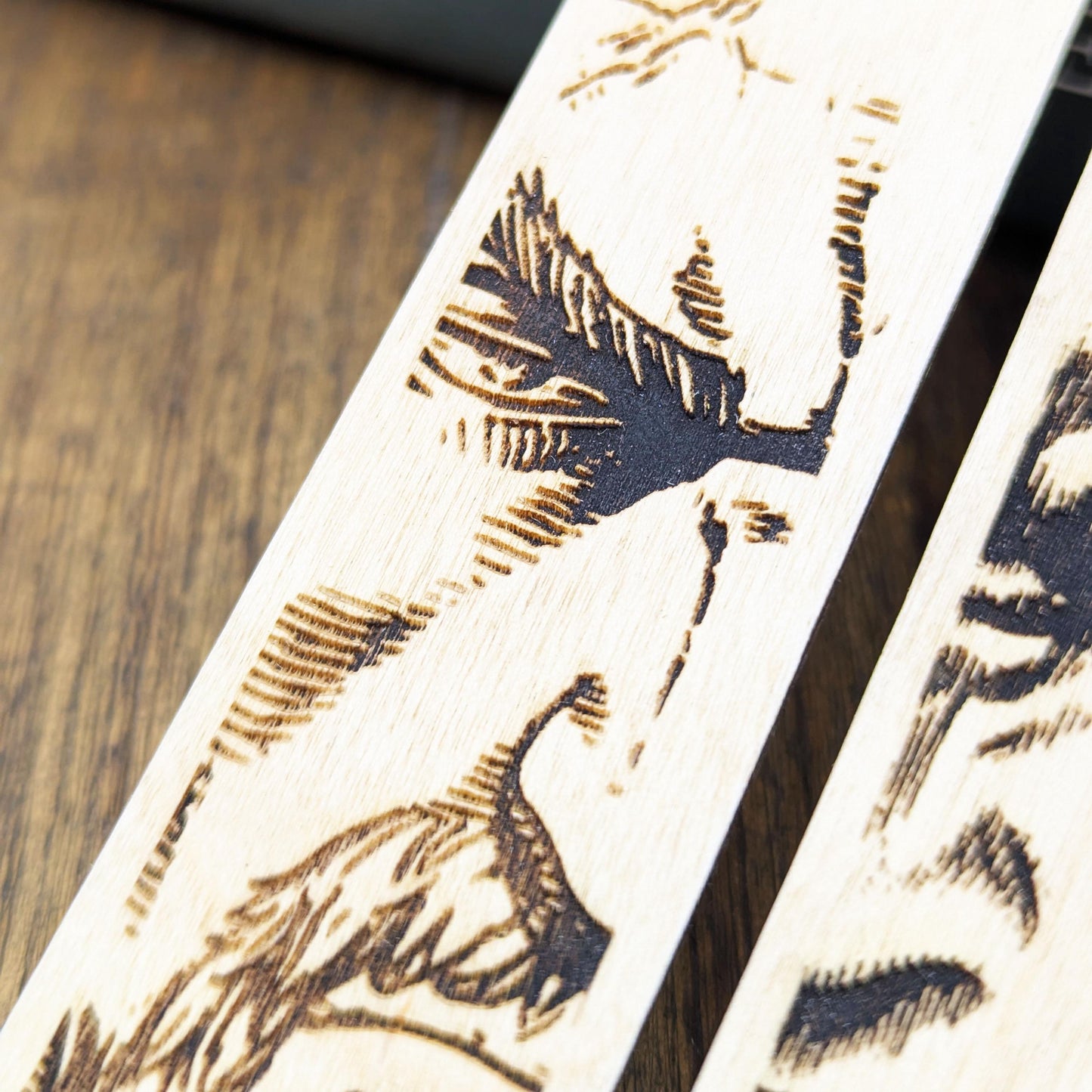 Set di segnalibri in legno ispirati a Vinland Saga – Incisione dettagliata di Thorfinn, Askeladd e Thorkell – Regalo per fan anime e manga