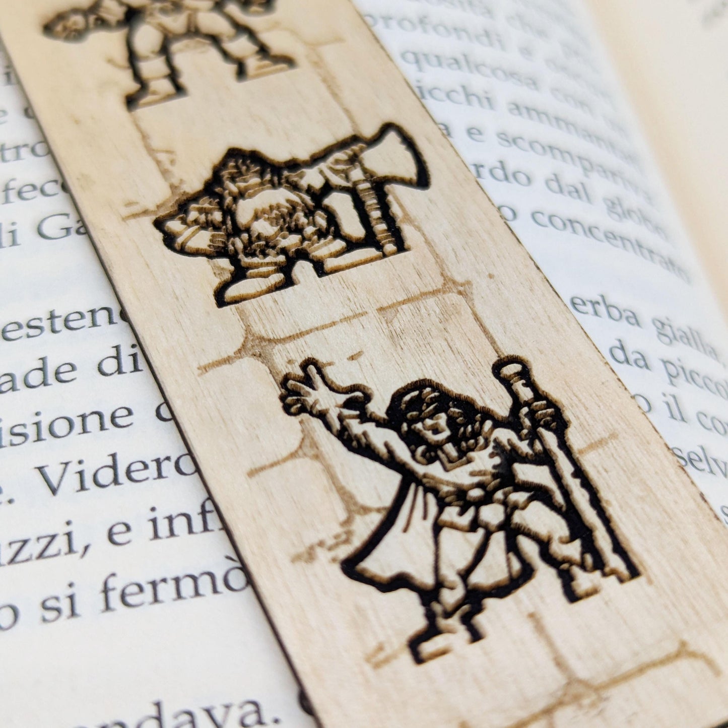 Segnalibro in legno ispirato a HeroQuest – Personaggi 1989 – Accessorio per lettori e collezionisti – Barbaro, Nano, Elfo, Mago