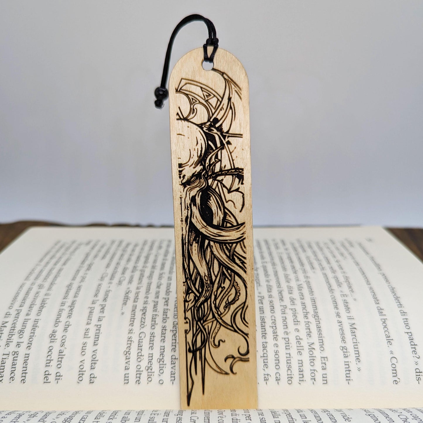 Segnalibro in legno raffigurante il Grande Antico Cthulhu – Regalo per lettori fantasy, horror, giocatori di ruolo e fan di H.P. Lovecraft