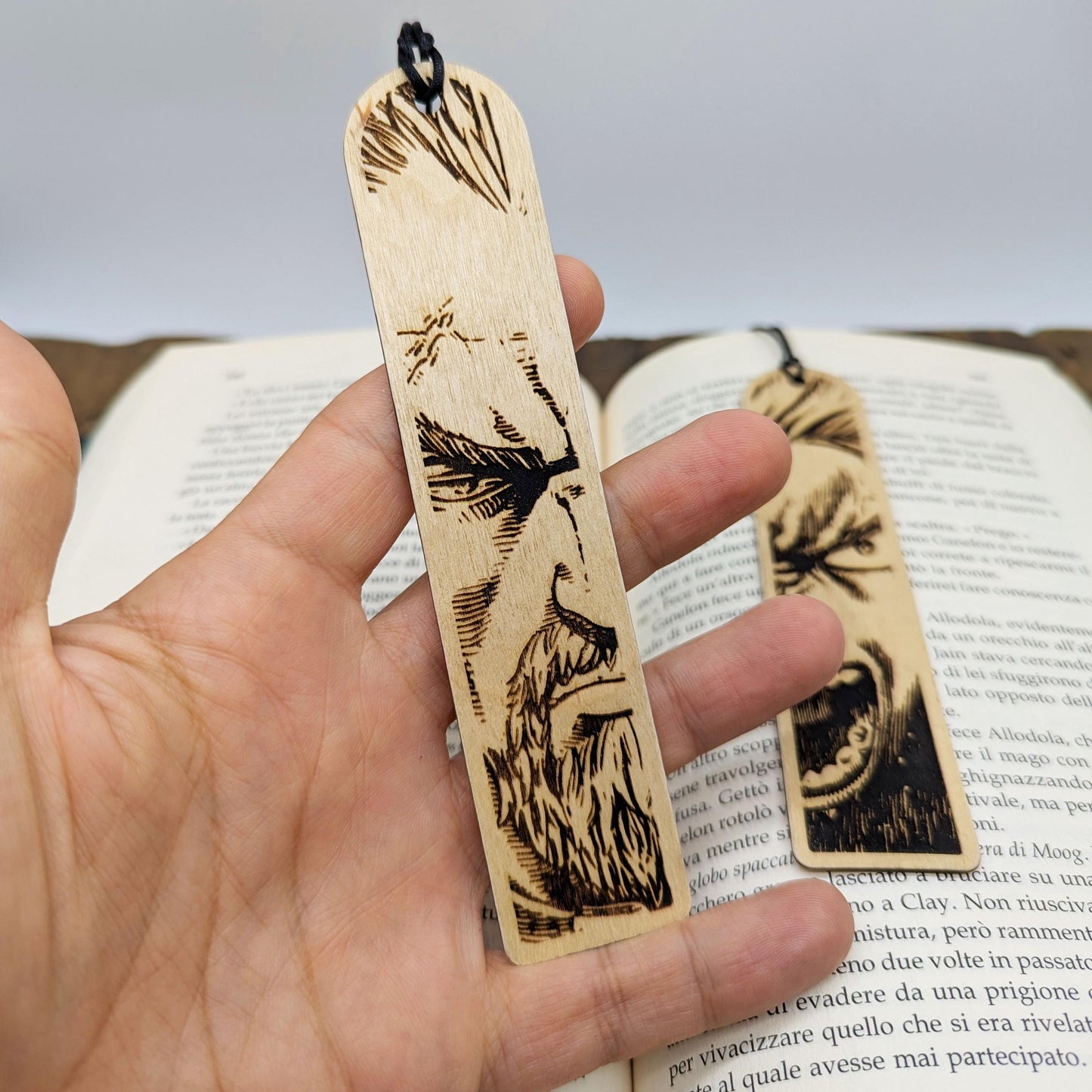 Set di segnalibri in legno ispirati a Vinland Saga – Incisione dettagliata di Thorfinn, Askeladd e Thorkell – Regalo per fan anime e manga
