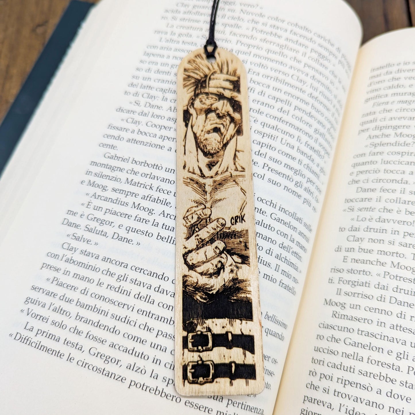 Set di segnalibri in legno ispirati a Vinland Saga – Incisione dettagliata di Thorfinn, Askeladd e Thorkell – Regalo per fan anime e manga
