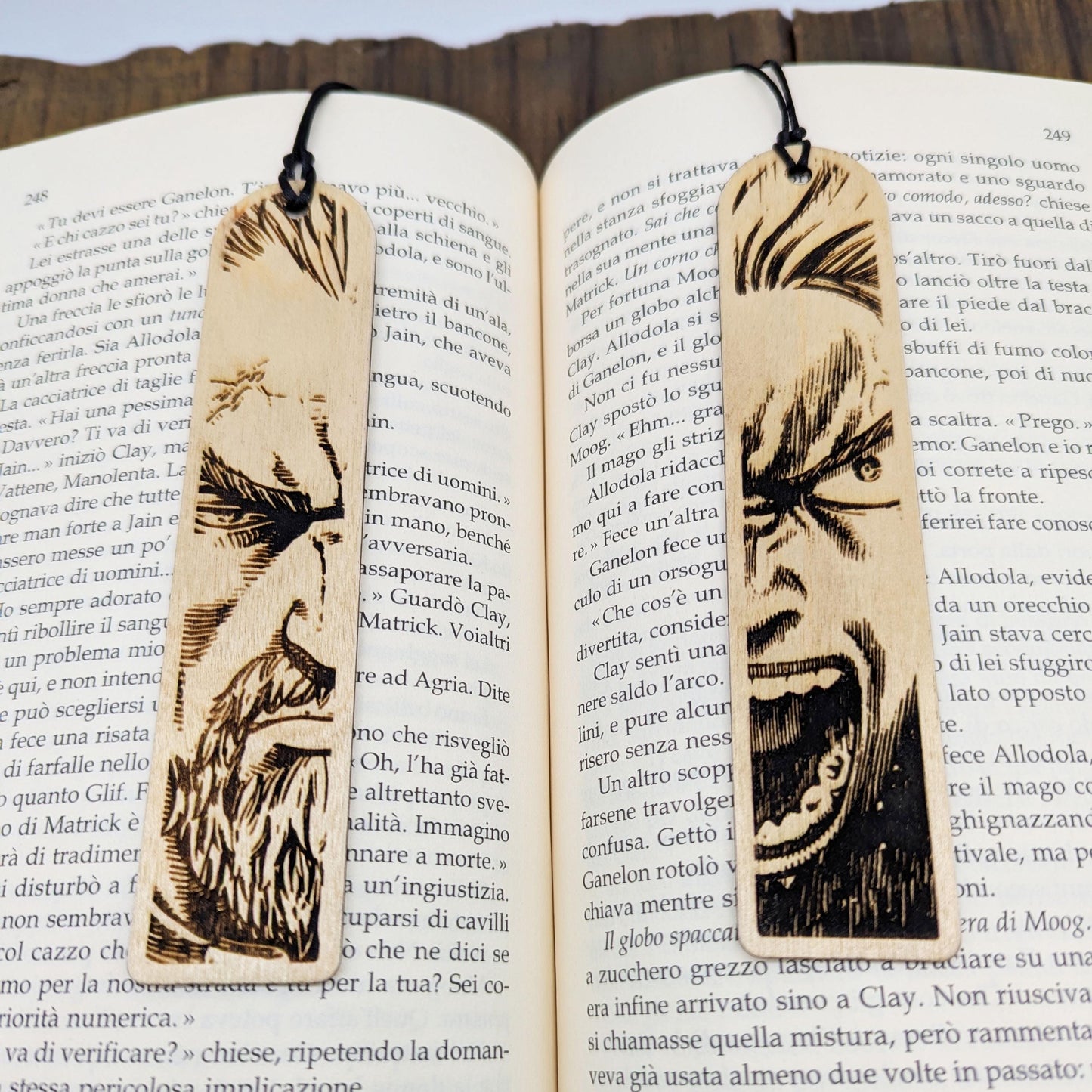 Set di segnalibri in legno ispirati a Vinland Saga – Incisione dettagliata di Thorfinn, Askeladd e Thorkell – Regalo per fan anime e manga