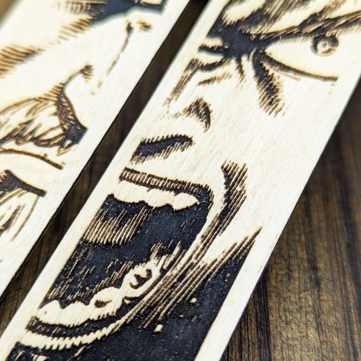 Set di segnalibri in legno ispirati a Vinland Saga – Incisione dettagliata di Thorfinn, Askeladd e Thorkell – Regalo per fan anime e manga