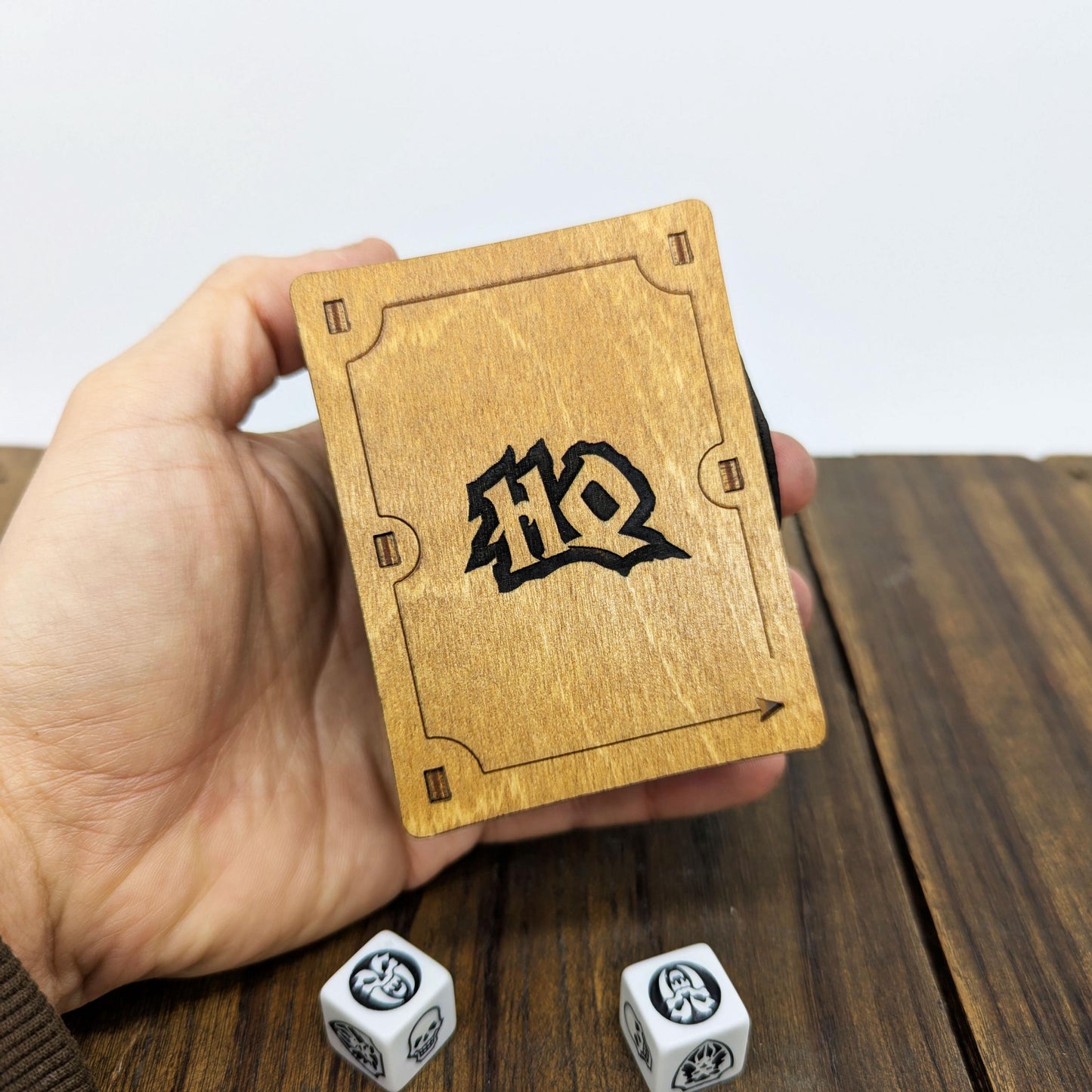 Mini Torre Lancia Dadi in Legno per HeroQuest – Porta Dadi da Viaggio Compatto con Cinghia in Pelle Opzionale