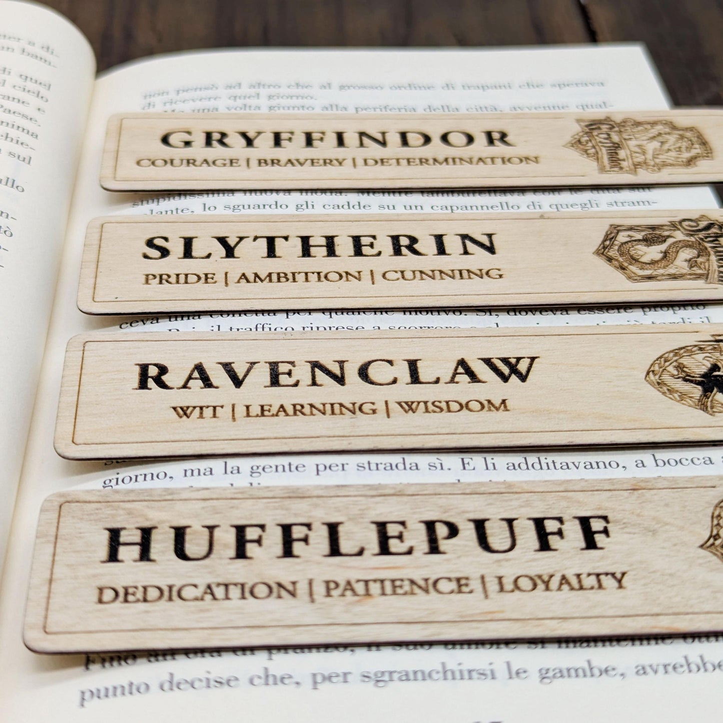Set segnalibri Case Harry Potter, stemmi Hogwarts in legno